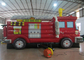 Caminhão de bombeiros engraçado dentro da casa de salto, espreguiçadeira inflável interna para bebês do jardim de infância