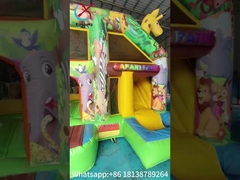 Pequena casa de salto interior com impressão completa girafa desenho animado parque animal castelo com silde combo