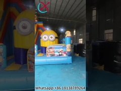 Casa de salto inflável com minions de escorregador