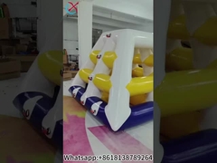 Brinquedos flutuantes infláveis de escalada de torre de água com blob e escorrega