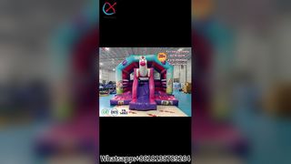 Diversão na casa saltitante do unicórnio!