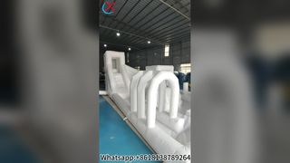 Elegante bolinha de bolinhas de casamento branco com escorregador
