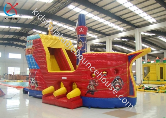 Fabricante Navio pirata inflável Casa de salto com deslizamento Curso de obstáculos inflável