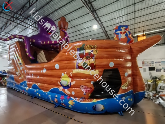 Percurso de obstáculos inflável de barco pirata