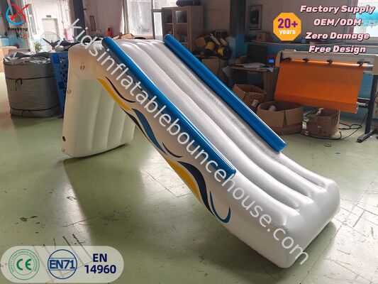 Deslizamento de água inflável comercial Deslizamento de iate inflável flutuante Para piscina de iate de barco